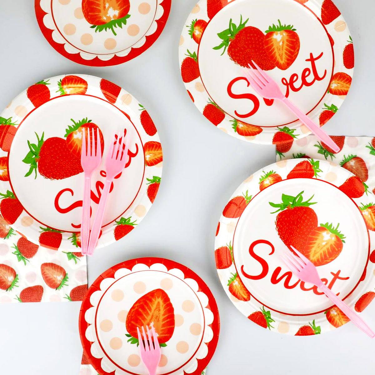 96 Pcs Strawberry Party Tableware Set Supplies for 24 Guests