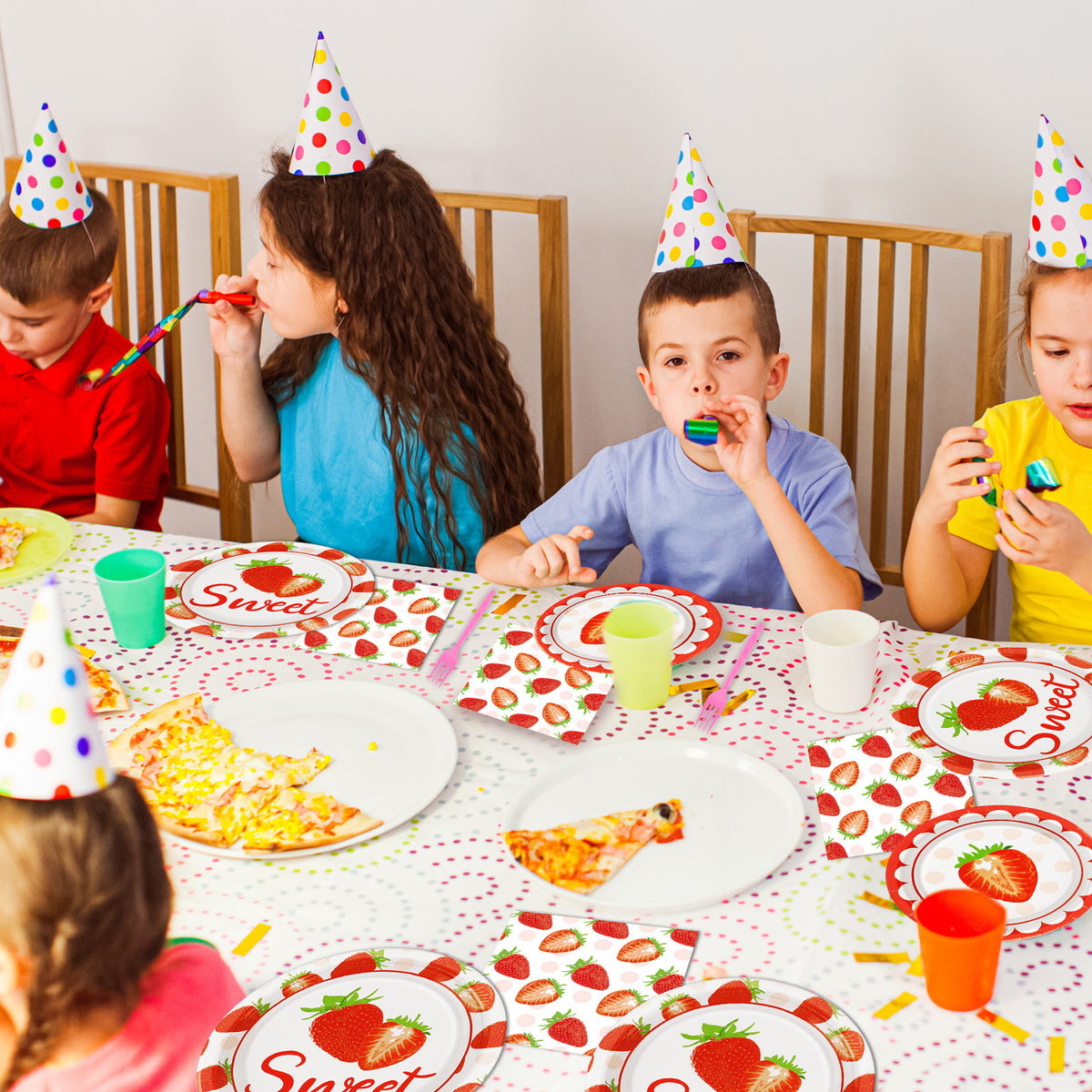 96 Pcs Strawberry Party Tableware Set Supplies for 24 Guests
